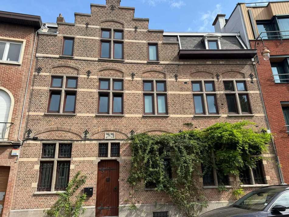 Rénovation de façade réalisée par H Groupe