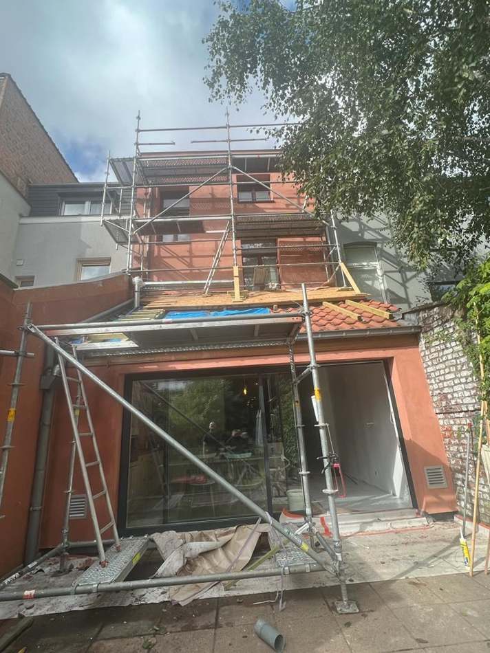 Rénovation de toiture sous échafaudage — H Groupe