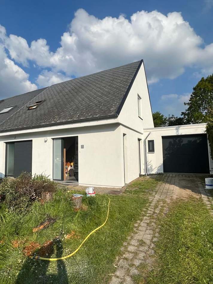 Maison rénovée avec garage — H Groupe