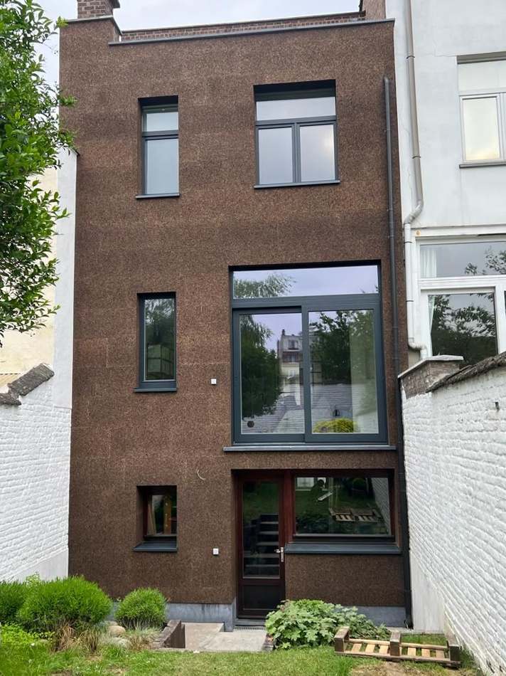Façade en bardage liège — H Groupe